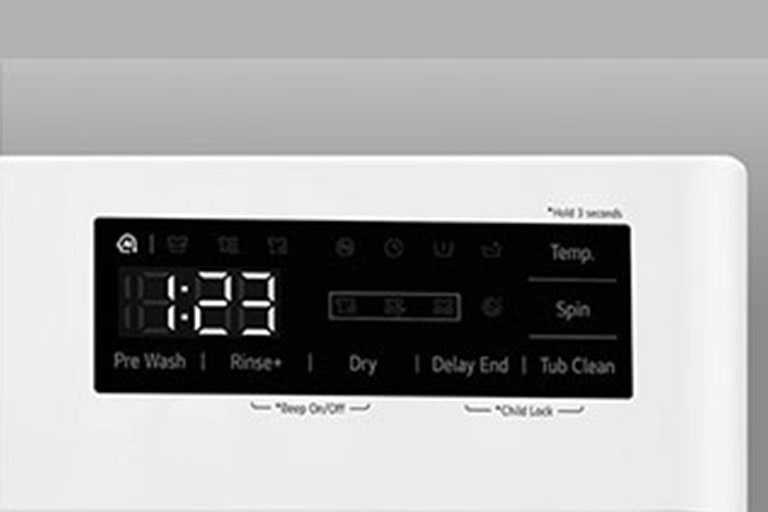 Išdidintas skalbyklės skydelio metalinės rankenėlės vaizdas.