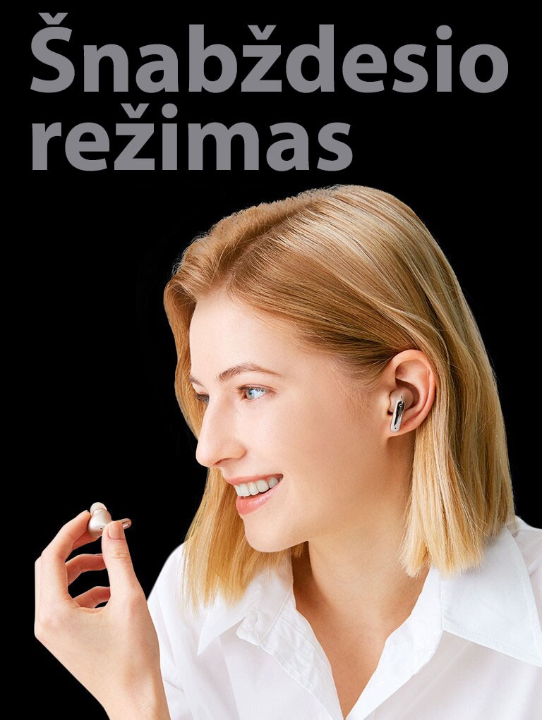 Atvaizdas su moterimi, kuri ausinuką laiko rankoje ir kalbasi telefonu šį ausinuką naudodama kaip mikrofoną.