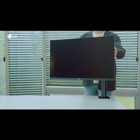 LG 32 colių UltraFine™ monitorius, play video, 32UN880-B, thumbnail 1