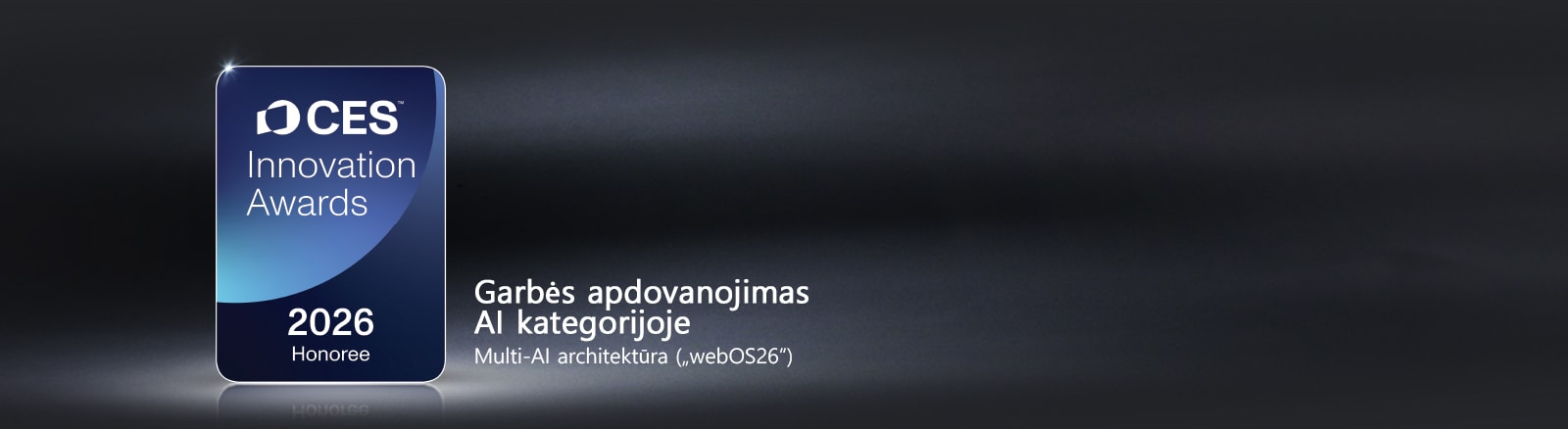 Tamsiame fone rodomas „CES Innovation Awards 2026“ laureato ženklelis. „Multi-AI Architecture“ pripažinta dirbtinio intelekto kategorijoje.	