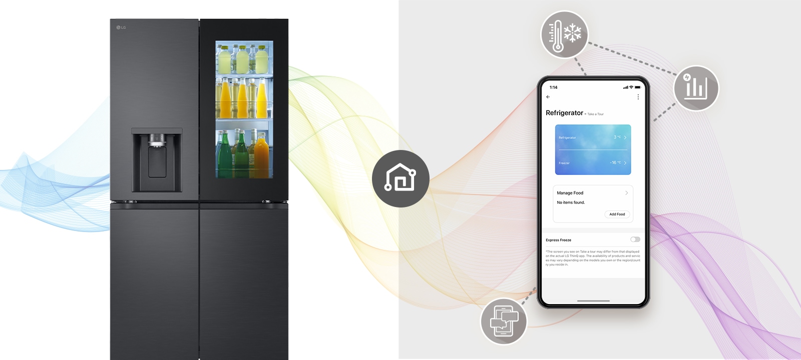 Tolumoje prie stalo patogiai sėdi moteris ir dirba savo darbą. Ant stalo stovi DI garsiakalbis. Palikus ją už nugaros, pastatomos sienos ir „Black Glass InstaView“ šaldytuvas.
