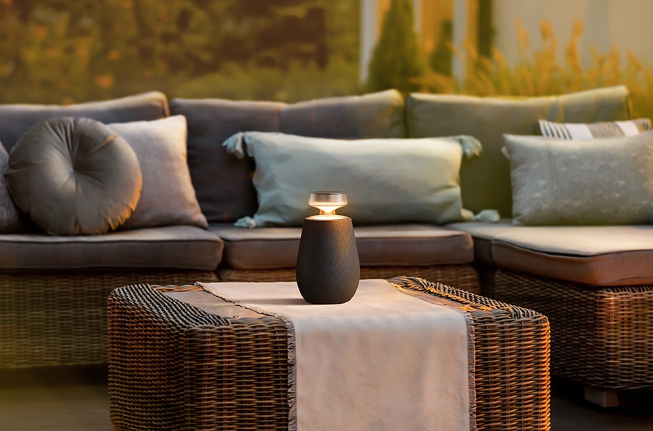 LG XBOOM 360 XO2T vaizdas gyvenimo stiliuje.