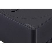 LG 83 colių LG OLED evo AI M4 4K išmanusis TV OLED83M4 WebOS24 2024 su bevieliu vaizdo ir garso perdavimu, „Zero Connect Box“ vaizdas iš arti su LG OLED logotipu krašte, OLED83M49LA, thumbnail 11