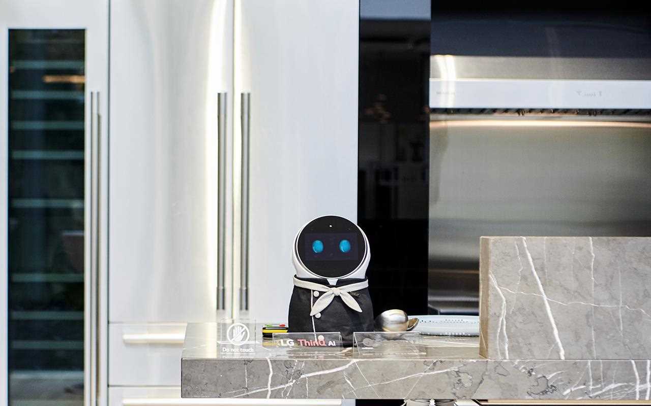CLOi Homebot is in chef mode - and was a feature in some large Korean bakeries this year assisting customers | More at LG Magazine