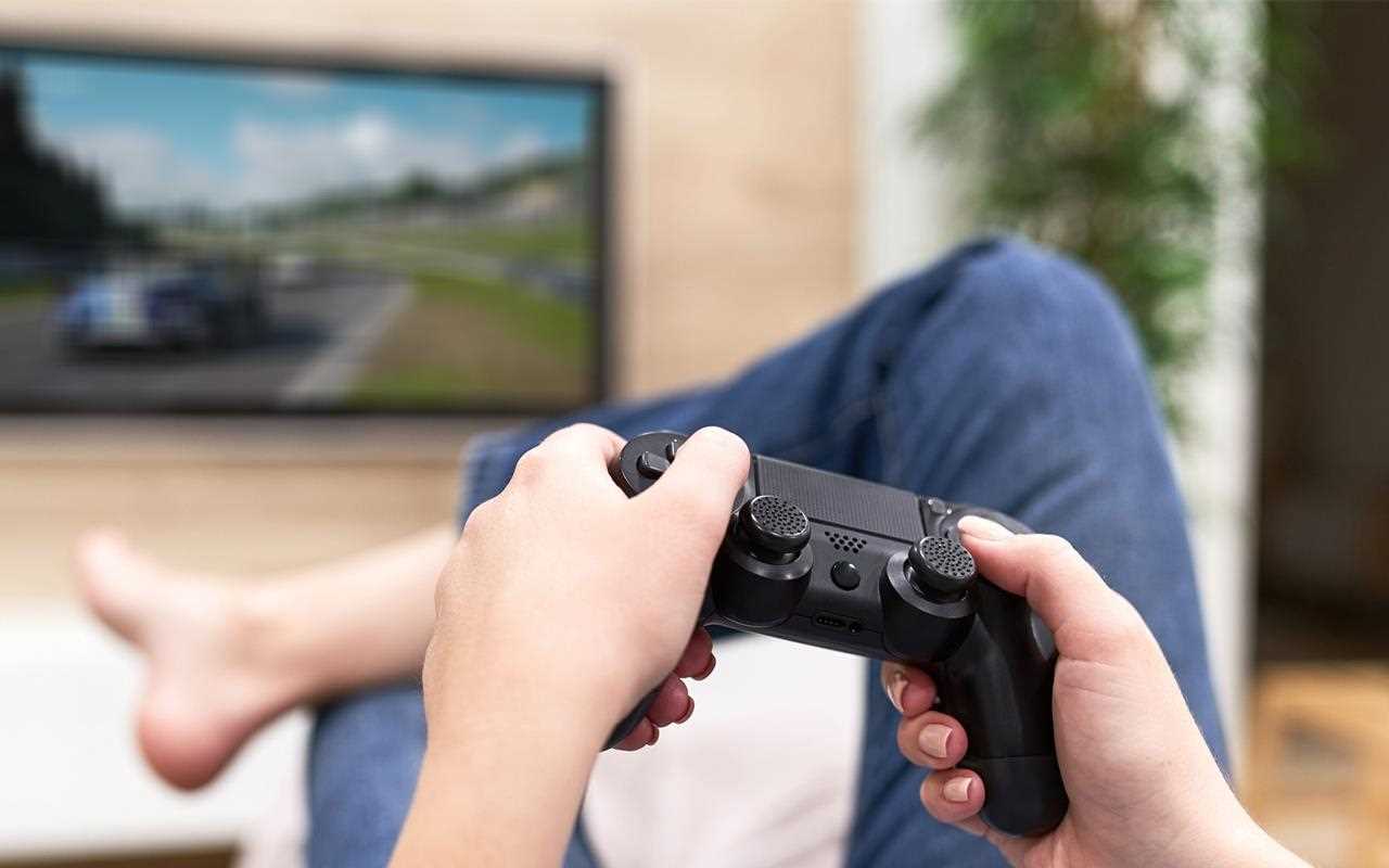 ar_lt-tv-watcher-gaming.jpg
