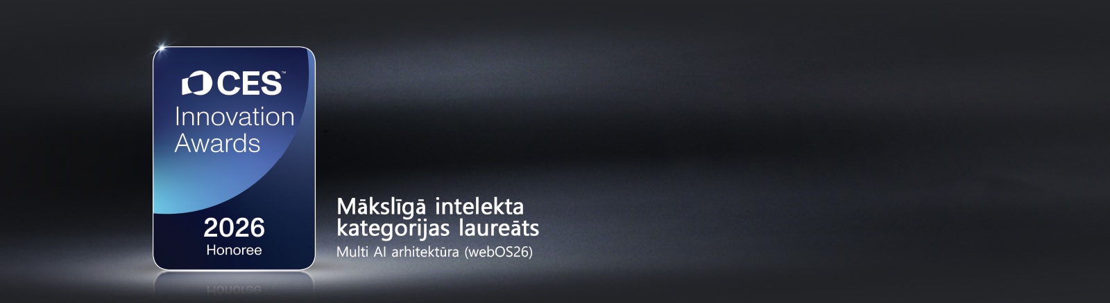 CES Innovation Awards 2026 Honoree apbalvojums uz tumša fona. Multi-AI Architecture ir atzīta mākslīgā intelekta kategorijā.