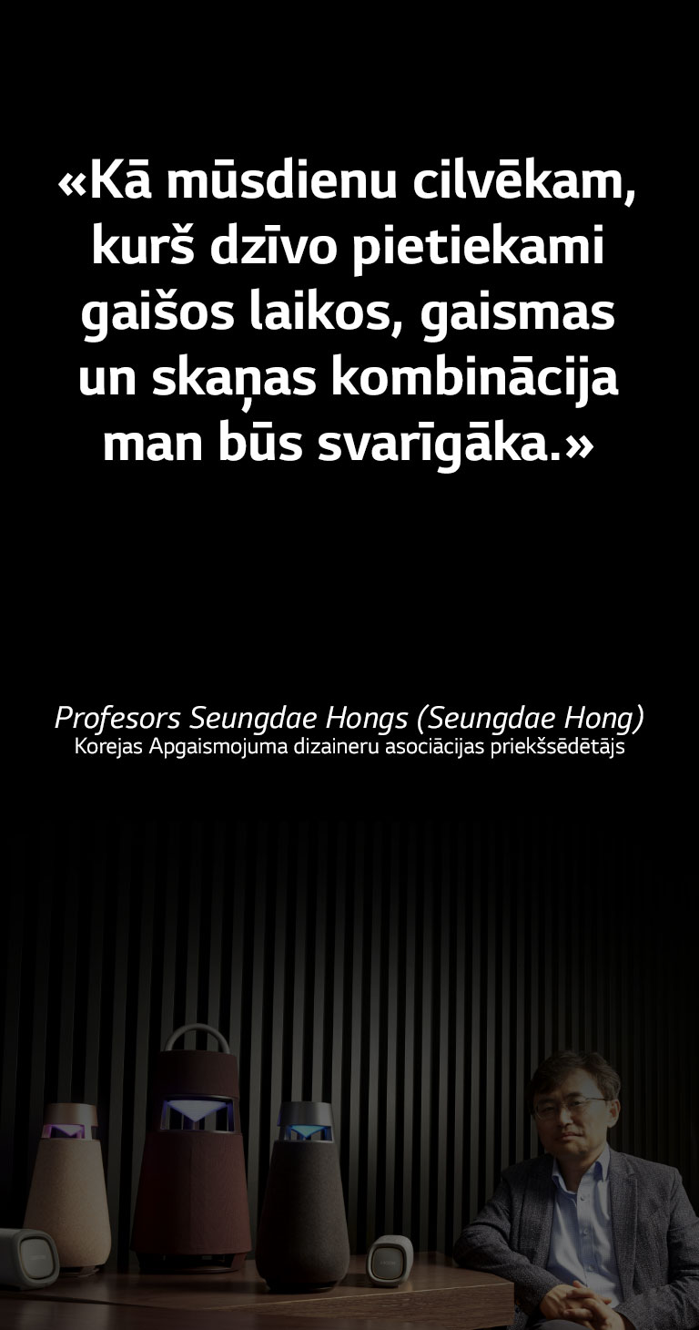 Korejas Apgaismojuma dizaineru asociācijas priekšsēdētāja profesora Seungdae Honga attēls, kurā redzama uz galda novietota XBOOM Family ierīce