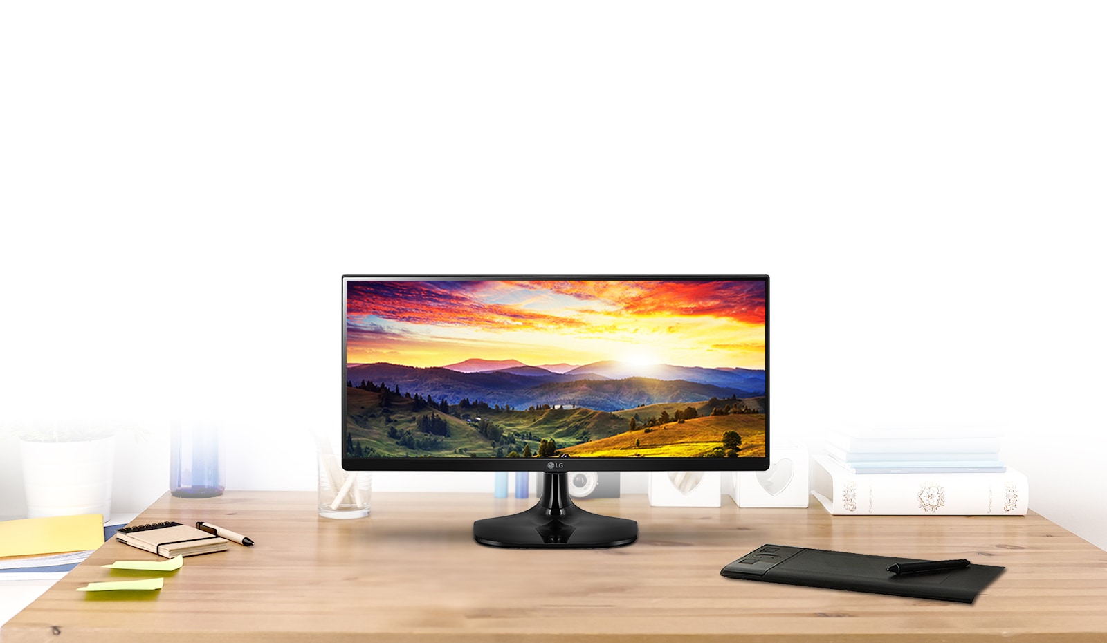 21:9 ieliekts UltraWide™ FHD IPS displejs<br> 1