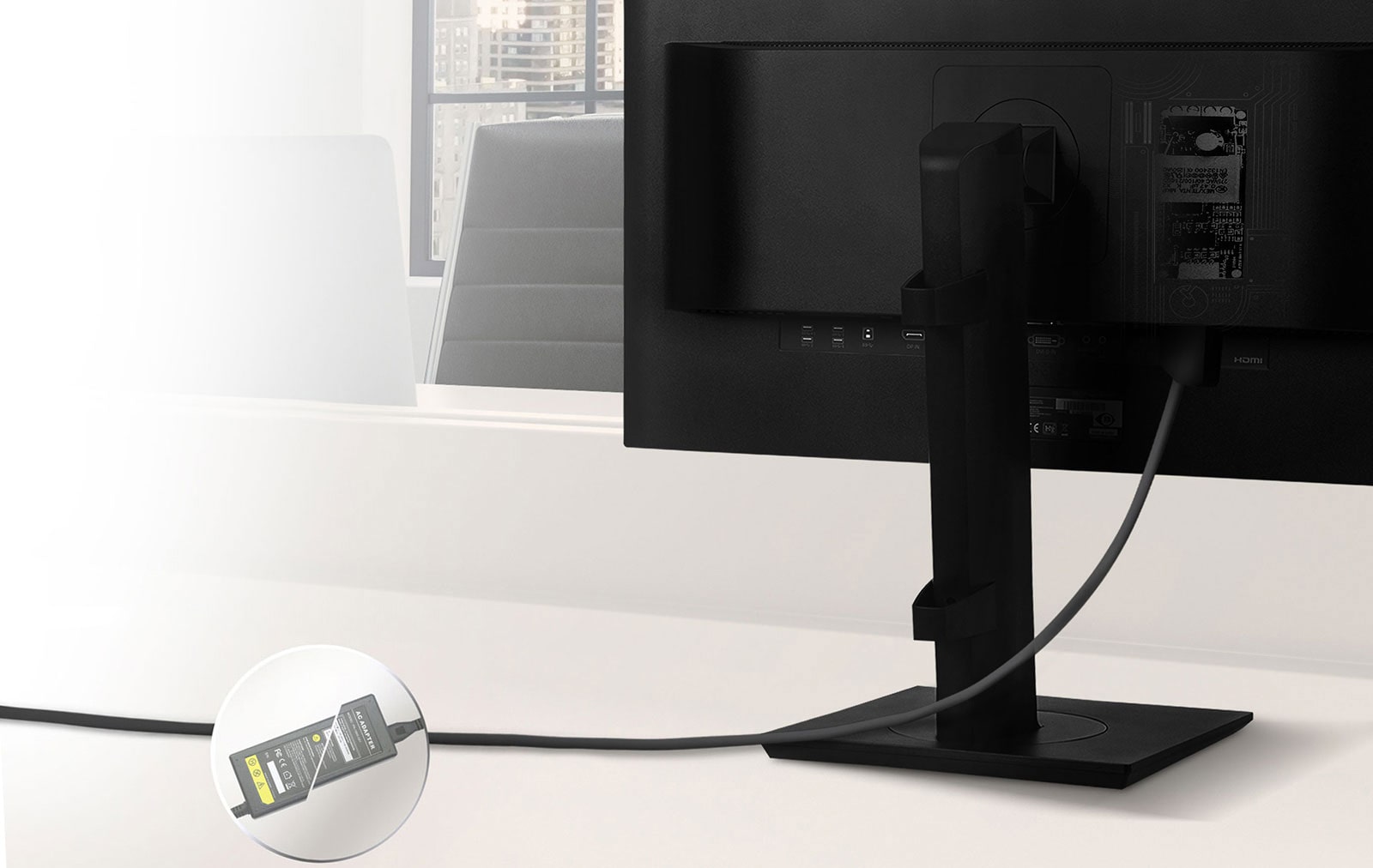 Iebūvēts barošanas bloks kārtīgākai darba videi1