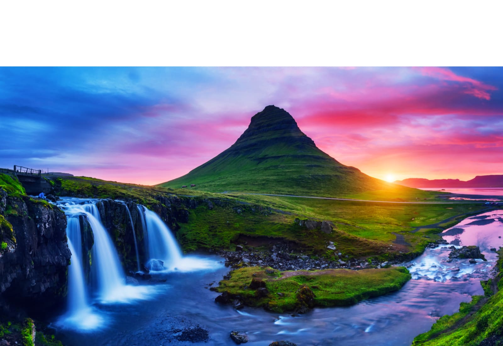 Parādīta galerija ar 6 karstā gaisa balonu attēliem debesīs. Atlasīti divi attēli. Tad parādīta galerija ar 6 attēliem, kuros cilvēki pūš burbuļus. Atlasīti vēl 2. Parādīts melns ekrāns ar rozā un violetu ielādes ikonu. Parādīts mistisks skats, un no kreisās uz labo pusi pakāpeniski parādās uzlabojumi.	