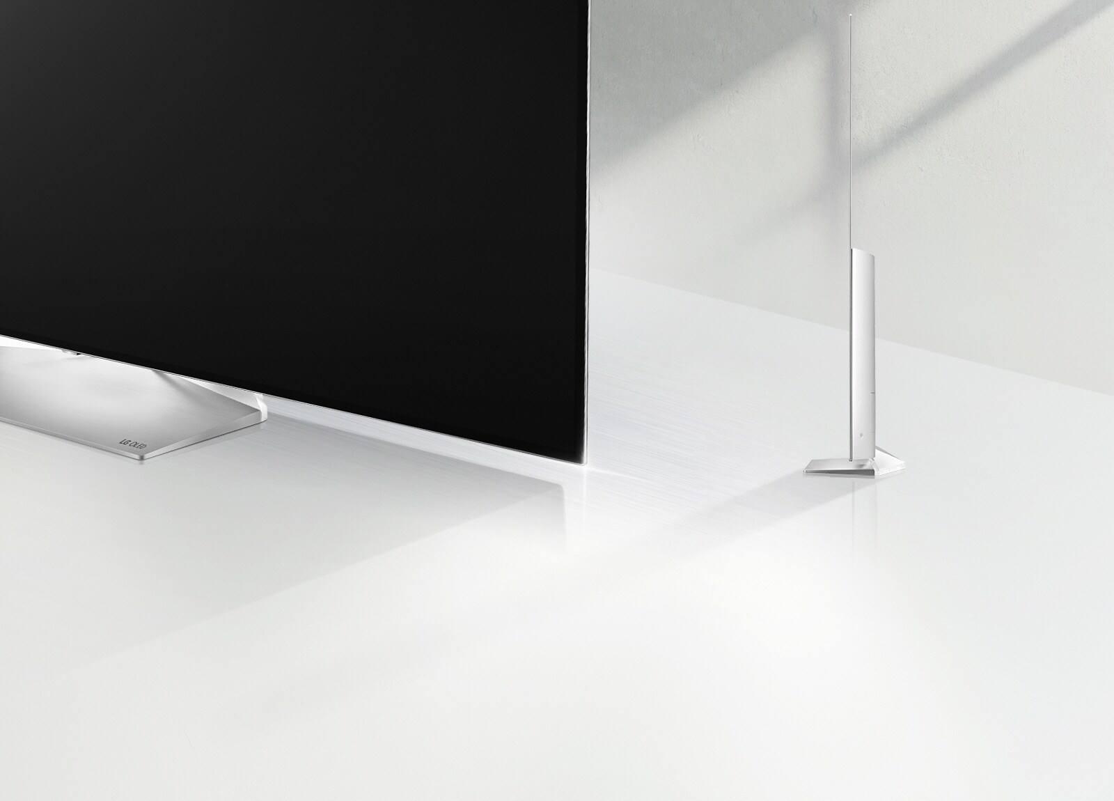 Ārkārtīgi plāns, lai iederētos jebkurā interjerā1