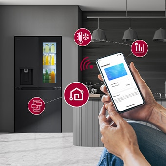 Moderns virtuves interjers ar InstaView ledusskapi.