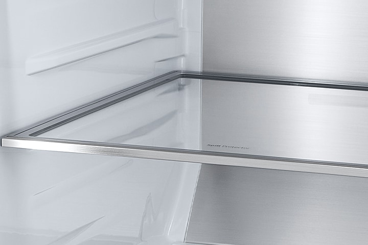 Tuvplāns no Metal Fresh marķējums ledusskapja iekšpusē.