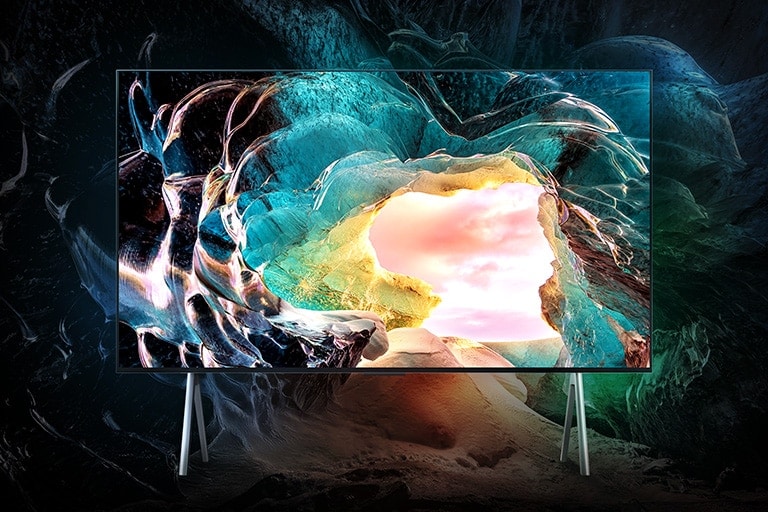LG OLED M5 TV ekrāns, kurā redzams alas iekšpuse ar skatu uz debesīm. Detaļas, kuras parāda vizuāli bezzudumu 4K kvalitāti.