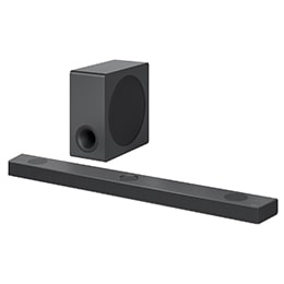 Diagonāls LG S90QY soundbar komplekta skats.