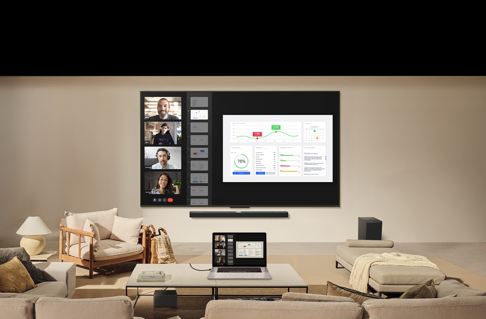 LG TV piestiprināts pie sienas virs LG Soundbar. Zero Connect Box novietots zem kafijas galdiņa.