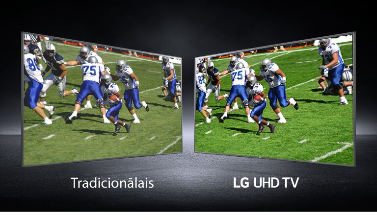 Attēlā redzams futbola laukums ar spēlētājiem divos skatos. Viens skats no tradicionālā ekrāna, bet otrs no UHD televizora.