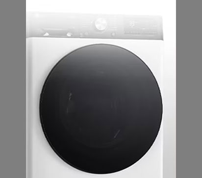 Tuvplānā redzams palielināts veļas mazgājamās mašīnas panelis, lai displejs būtu skaidri redzams.