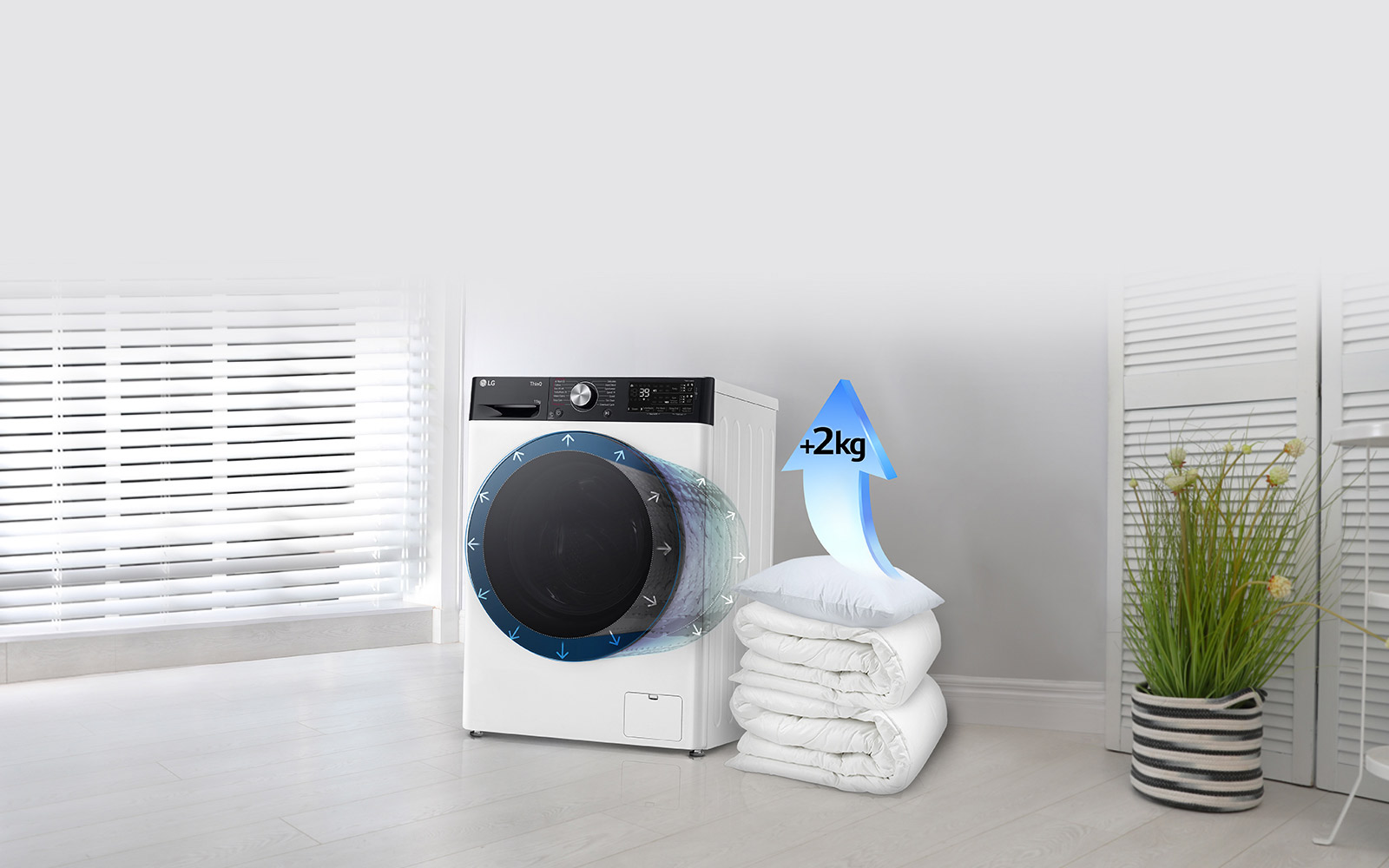 Segas un spilveni atrodas blakus veļas mazgājamajai mašīnai, un bulta uz spilvena norāda ietilpības palielinājumu par 2 kg.