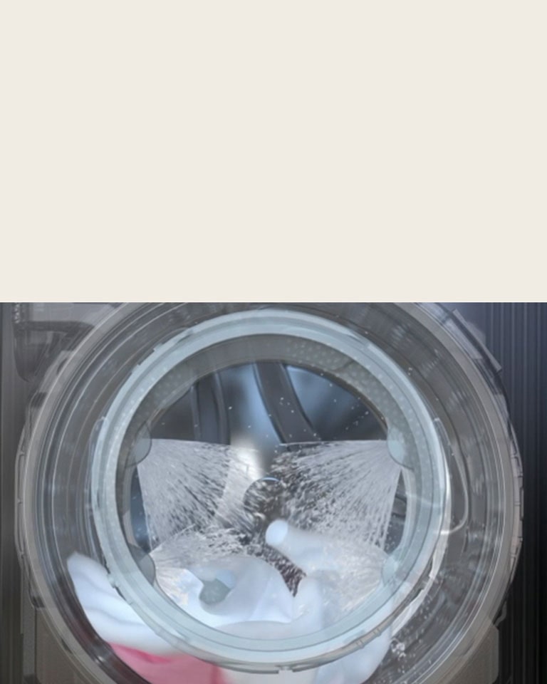 Veļas mašīnas durvis. Durvju iekšpusē no četriem virzieniem plūst ūdens.