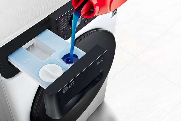 Mazgāšanas līdzeklis tiek liets nodalījumā.