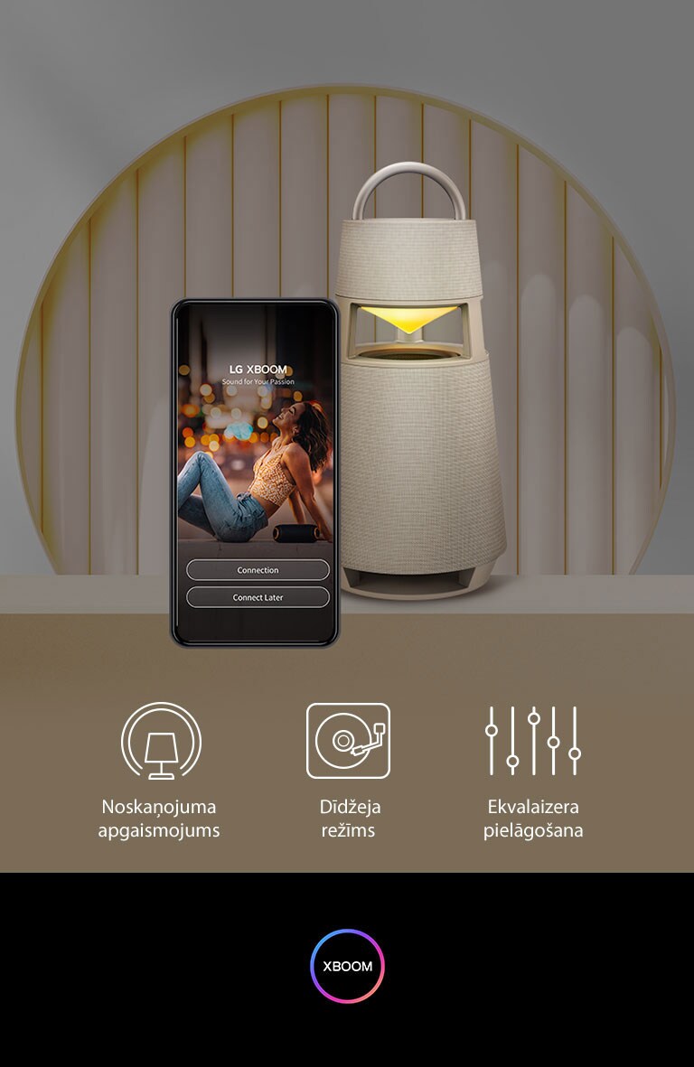 Mobilajā tālrunī atvērts XBOOM lietotnes ekrāns un XBOOM 360 produkts redzams uz fona siltos toņos.