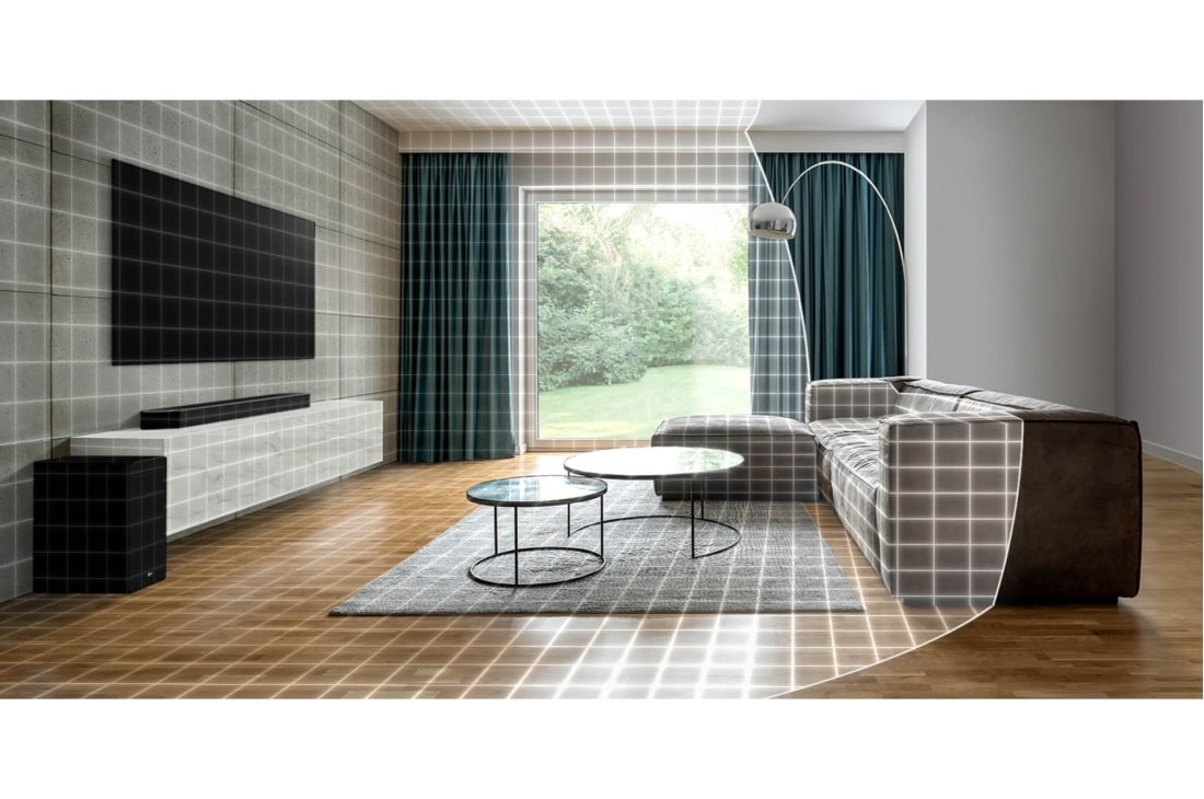 LG soundbar sistēma SP8YA, Plašā viesistabā redzams televizors, skaņas josla un zemo frekvenču pastiprinātājs, kā arī vilnis ar režģi, kas mēra telpu., SP8YA, thumbnail 6