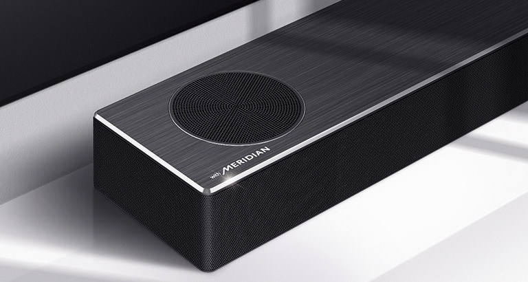 Redzami trīs skaņas joslu kreisā malējā puse