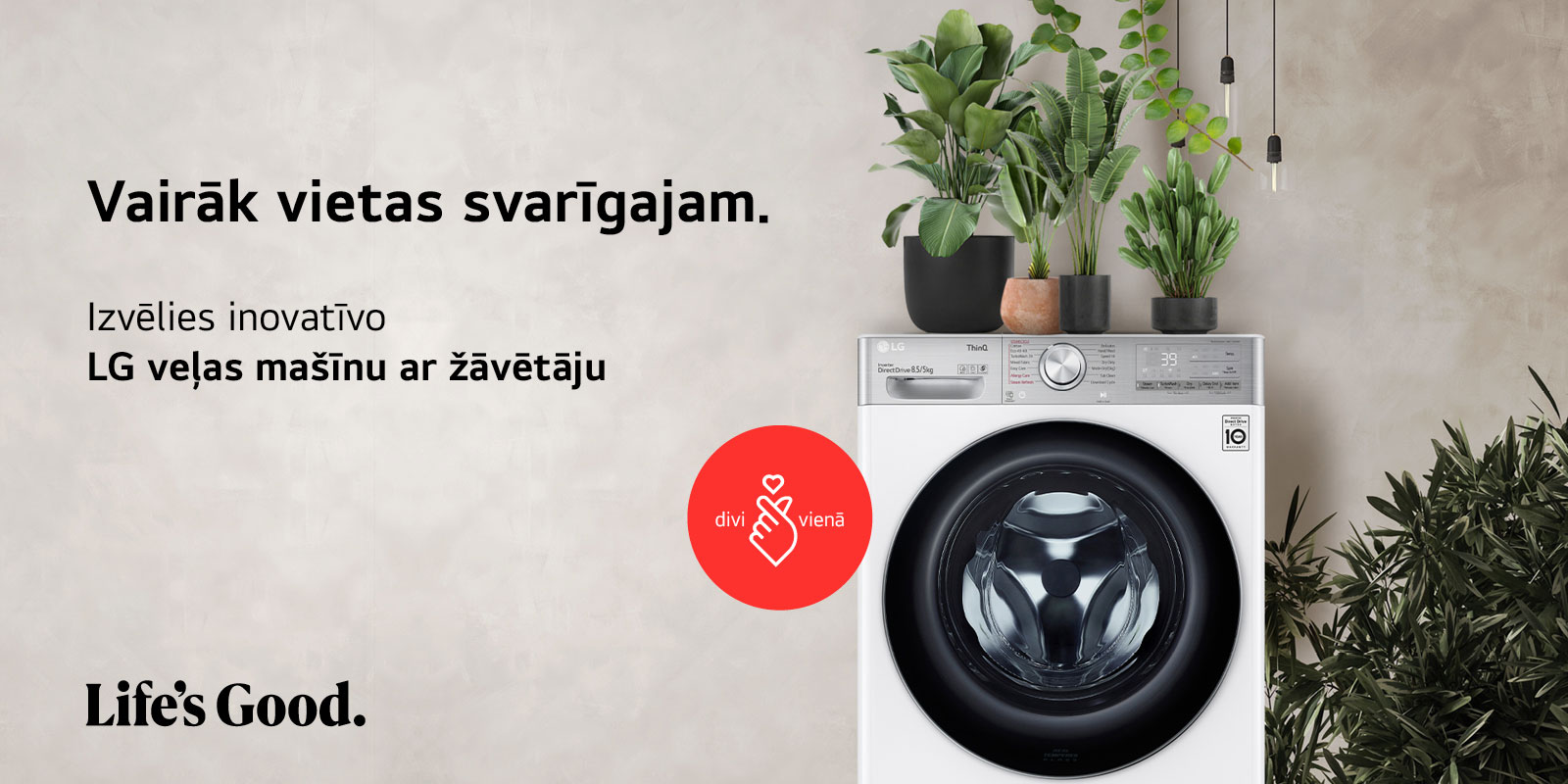 LG TV un Soundbar uzstādīts pie sienas un zemfrekvences skaļrunis uz grīdas pa labi. TV ir redzams cilvēks kajakā uz ezera, un maigas ēnas plūst pāri sienai.