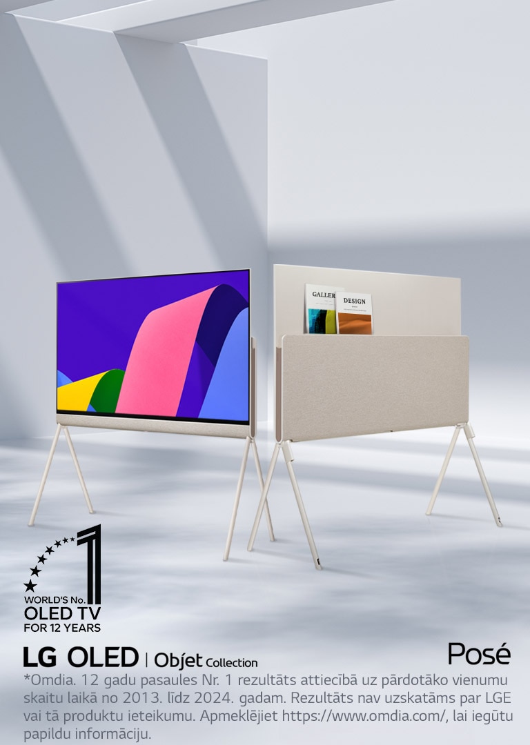 Divi LG OLED Posé televizori elegantā, minimālistiskā telpā. Vienā televizorā izcelta produkta priekšpuse ar mākslas darbu ekrānā. Otrā televizorā parādīta aizmugure, ar rūpīgi izplānotu vietu uzglabāšanai. Aizmugurē redzami daži žurnāli. Attēla stūrī parādīta “World’s No. 1 OLED TV for 12 years” emblēma. Tāpat parādīti LG OLED Objet Collection un Posé produktu logotipi.