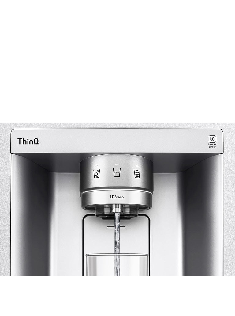 Video sākas ar tuvplāna ūdens dozatoru. Ledusskapja ārpuse kļūst skaidra, un tagad var redzēt durvju iekšpusi un dozatora sprauslas mehāniskās daļas. Video tiek tuvināts, lai parādītu ūdens pilienus, kuri krīt caur sprauslas UVnano daļu, kas mazina baktēriju daudzumu. Skats tiek attālināts, lai atkal redzētu ledusskapja ārpusi, kad ūdens tiek iepildīts glāzē.