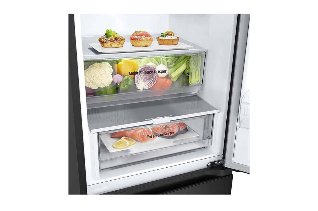 LG ledusskapis ar saldētavu apakšā | 1.86m | 344L | Melns | E klase | DoorCooling+™ | Fresh Converter™, Drawer view with food stored, GBV3100EEP, thumbnail 5