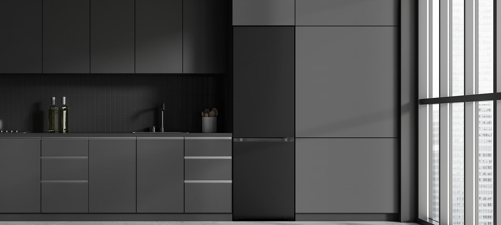 Mūsdienīga virtuve ar ledusskapi, kas nemanāmi iekļaujas apkārtējā vidē