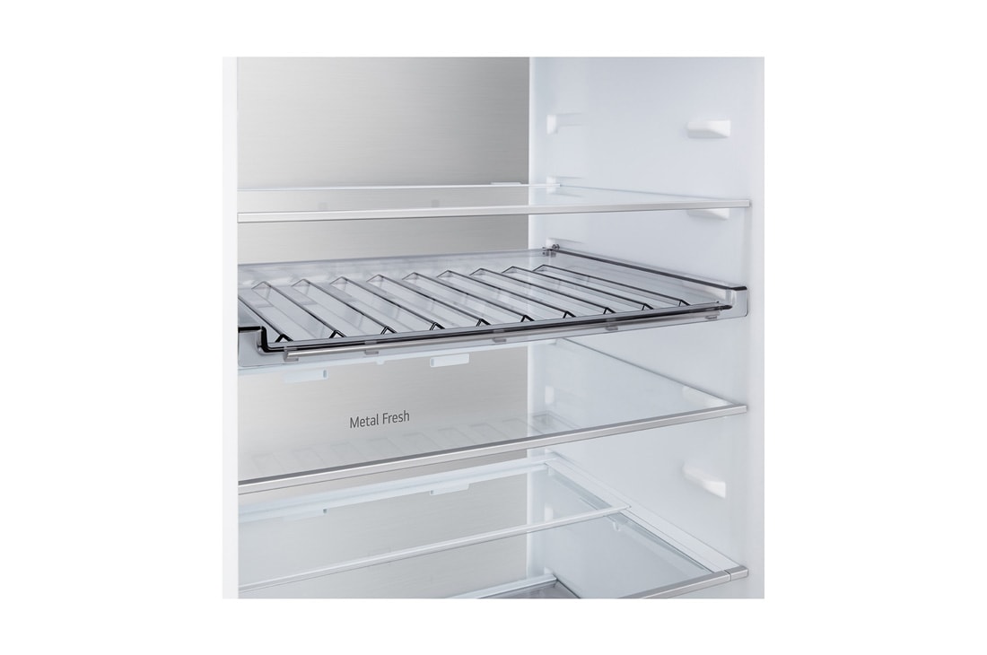 LG ledusskapis ar saldētavu apakšā | 2.03m | 375L | Melns | C klase | DoorCooling™ | Fresh Converter+™, LG ledusskapis ar saldējamo kameru apakšā (GBBS726AEV) dzīvojamā telpā ar pilsētas skatu naktī, uz kura izvietots MI enerģijas taupīšanas režīma grafiks un mainīgās enerģijas diagramma, GBBS524CEV, thumbnail 5