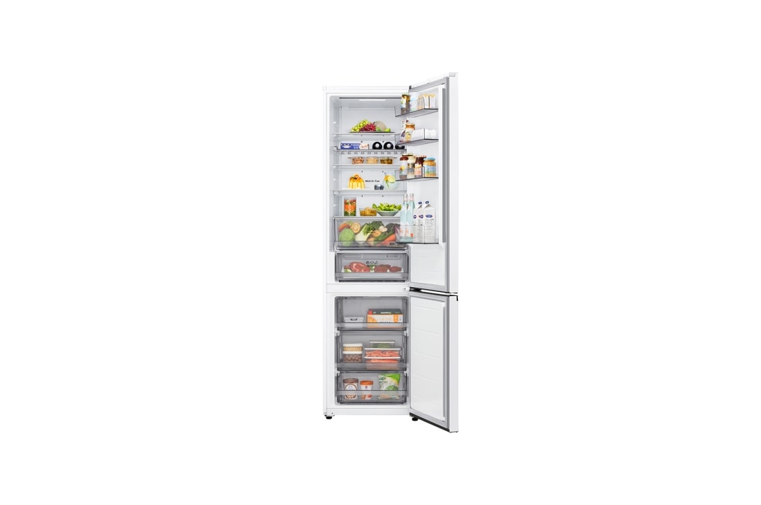 LG ledusskapis ar saldētavu apakšā | 2.03m | 375L | Balts | C klase | DoorCooling™ | Fresh Converter+™, LG ledusskapis ar saldējamo kameru apakšā dzīvojamā telpā ar pilsētas skatu naktī, uz kura izvietots MI enerģijas taupīšanas režīma grafiks un mainīgās enerģijas diagramma, GBBS322CSW, thumbnail 5