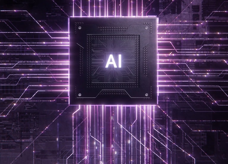LG AI Core-Tech mikroshēma vizualizē inteliģentu datu apstrādi ar starojošām shēmas līnijām, simbolizējot to, kā LG AI sadzīves tehnika mācās, pielāgojas un optimizē darbību visā mājoklī.
