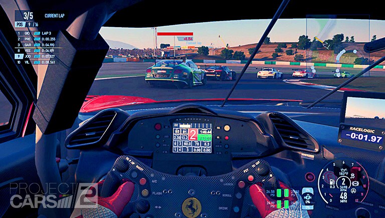 Sacīkšu spēles aina ar saites pogu