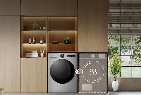 LG HeatPump WasherDryer sudraba krāsā ar priekšējo ielādi, iebūvēta koka skapī ar plauktiem krūzēm un traukiem.