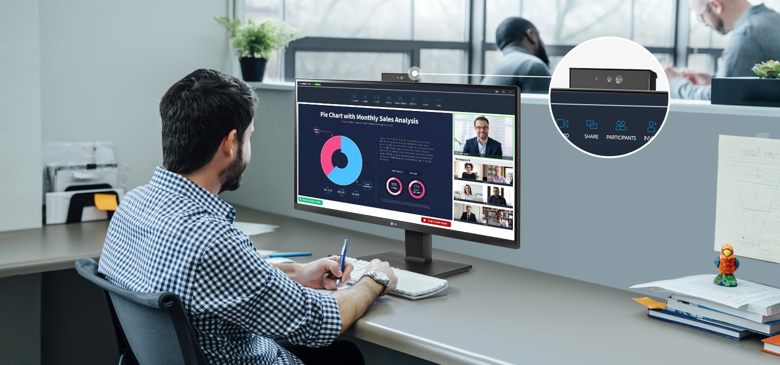 Izvelkama tipa Full HD tīmekļa kamera piedāvā integrētu mikrofonu.