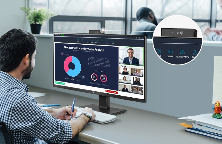 Izvelkama tipa Full HD tīmekļa kamera piedāvā integrētu mikrofonu.