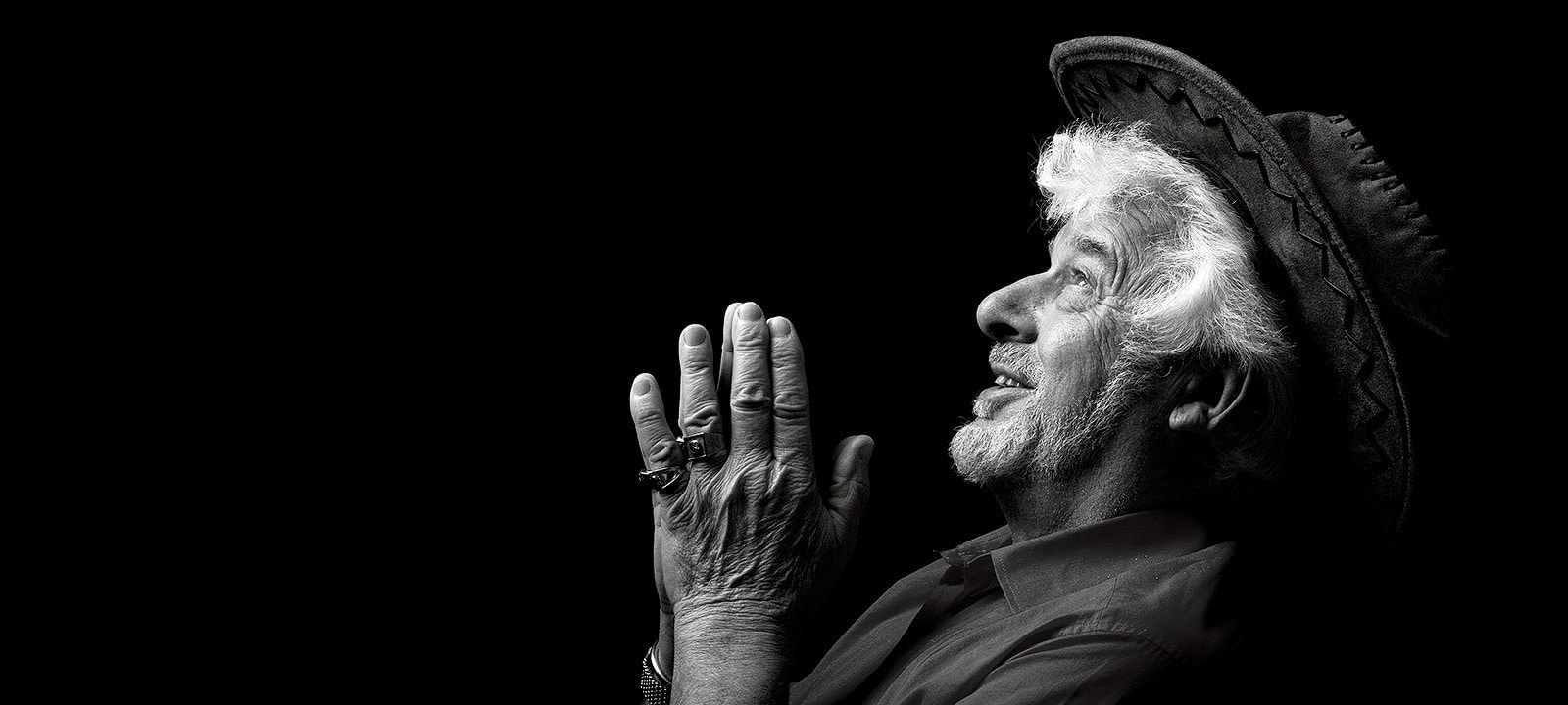 Kontrasta attiecība 2000:1 nodrošina skaidras detaļas, nekaitējot kvalitātei, pat tumšos vizuālajos attēlos.