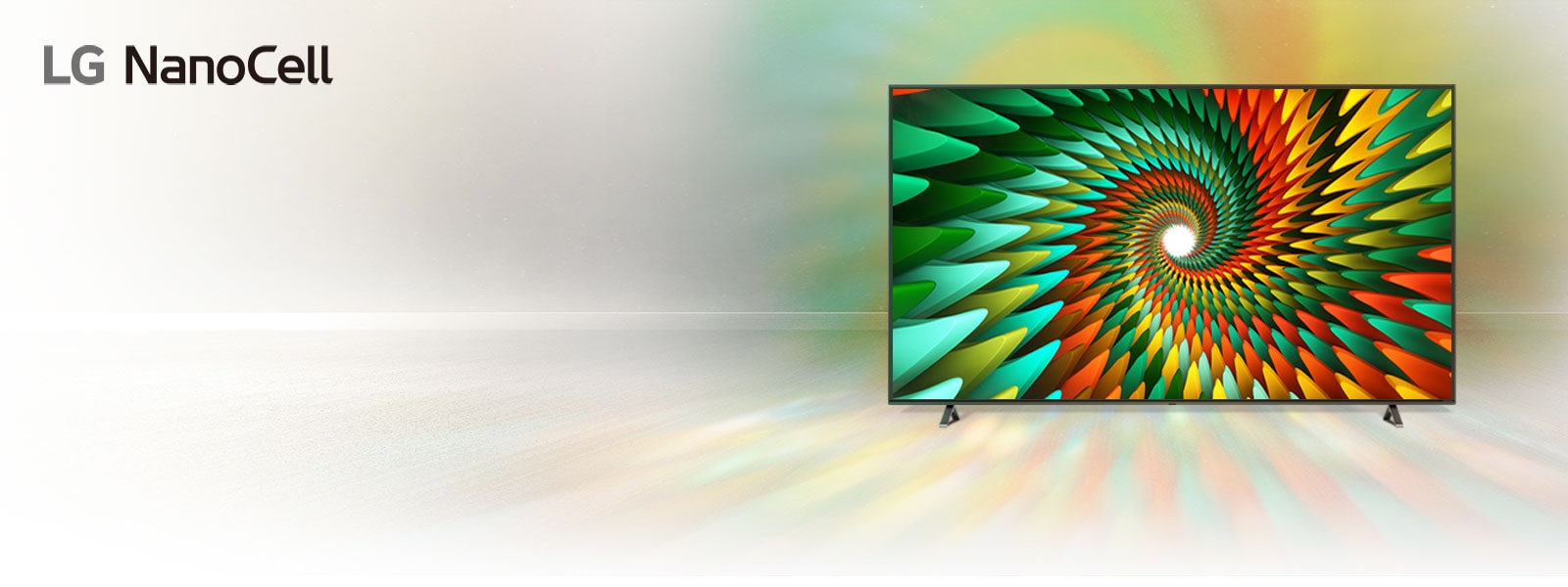 Televizors neitrāla fona istabā ar krāsainu spirāles formu uz ekrāna.
