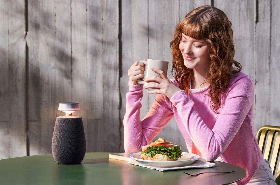 LG XBOOM 360 XO2T attēls Lifestyle.