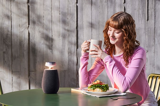 LG XBOOM 360 XO2T attēls Lifestyle.