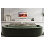 LG Soundbar S80QY , Zemo frekvenču pastiprinātājs, skaņas josla un televizors baltā viesistabā, S80QY, thumbnail 4