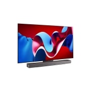 LG 55 collu LG OLED evo AI C4 4K viedtelevizors OLED55C4 WebOS24 2024, Skats leņķī no labās puses ar LG OLED evo televizoru, OLED C4 ar LG skaļruni apakšā, OLED55C42LA, thumbnail 3