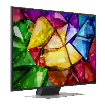 LG 50&nbsp;collu LG Mini RGB evo AI 4K viedtelevizors 2026, RGB Primary Color Pro, kas izmantots LG Mini RGB evo AI MRGB85, attēlots sadalītā attēlā: kreisajā pusē redzama parastā LED krāsa, bet labajā pusē redzamas spilgtākas un piesātinātākas ēkas, uzsverot , 50MRGB87B3B, thumbnail 5