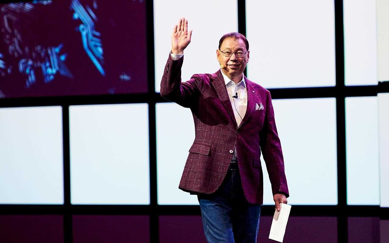 IFA 2018: LG's CEO waves to the crowd as he delivers the company's vision for the future of artificial intelligence.