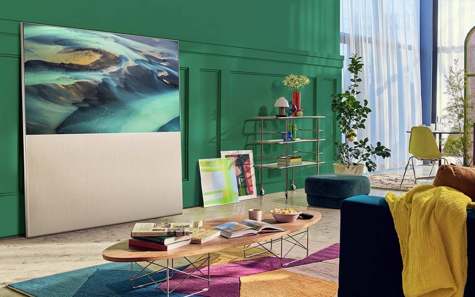 LG Easel ir OLED televizors, kas izskatās kā māksla