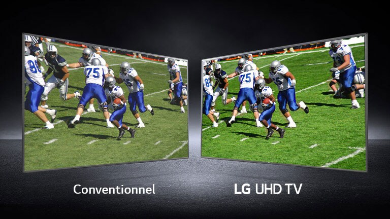 Image de joueurs jouant sur un terrain de football illustrée sur deux écrans. L'un est un écran conventionnel et l'autre un téléviseur UHD.